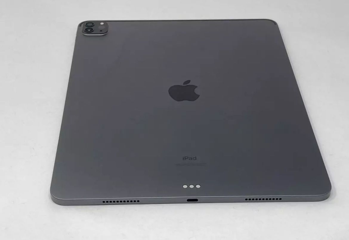 Apple iPad 5th Generation 2TB FOR PARTS 