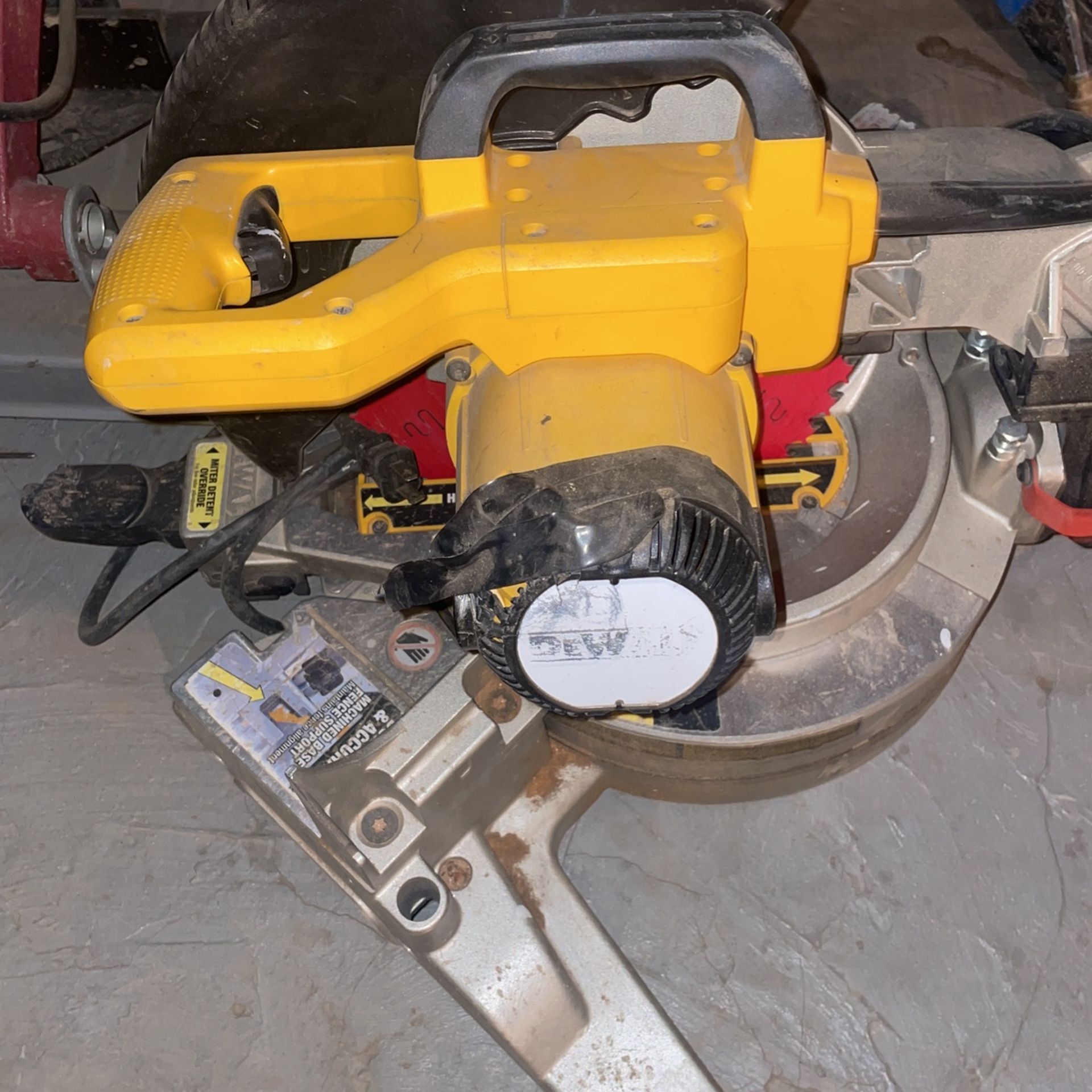 Dewalt,m Miiner Saw
