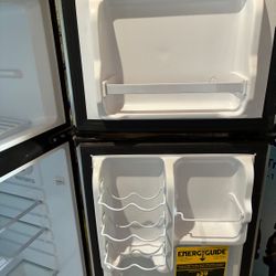 Insignia 4.3 Mini fridge 