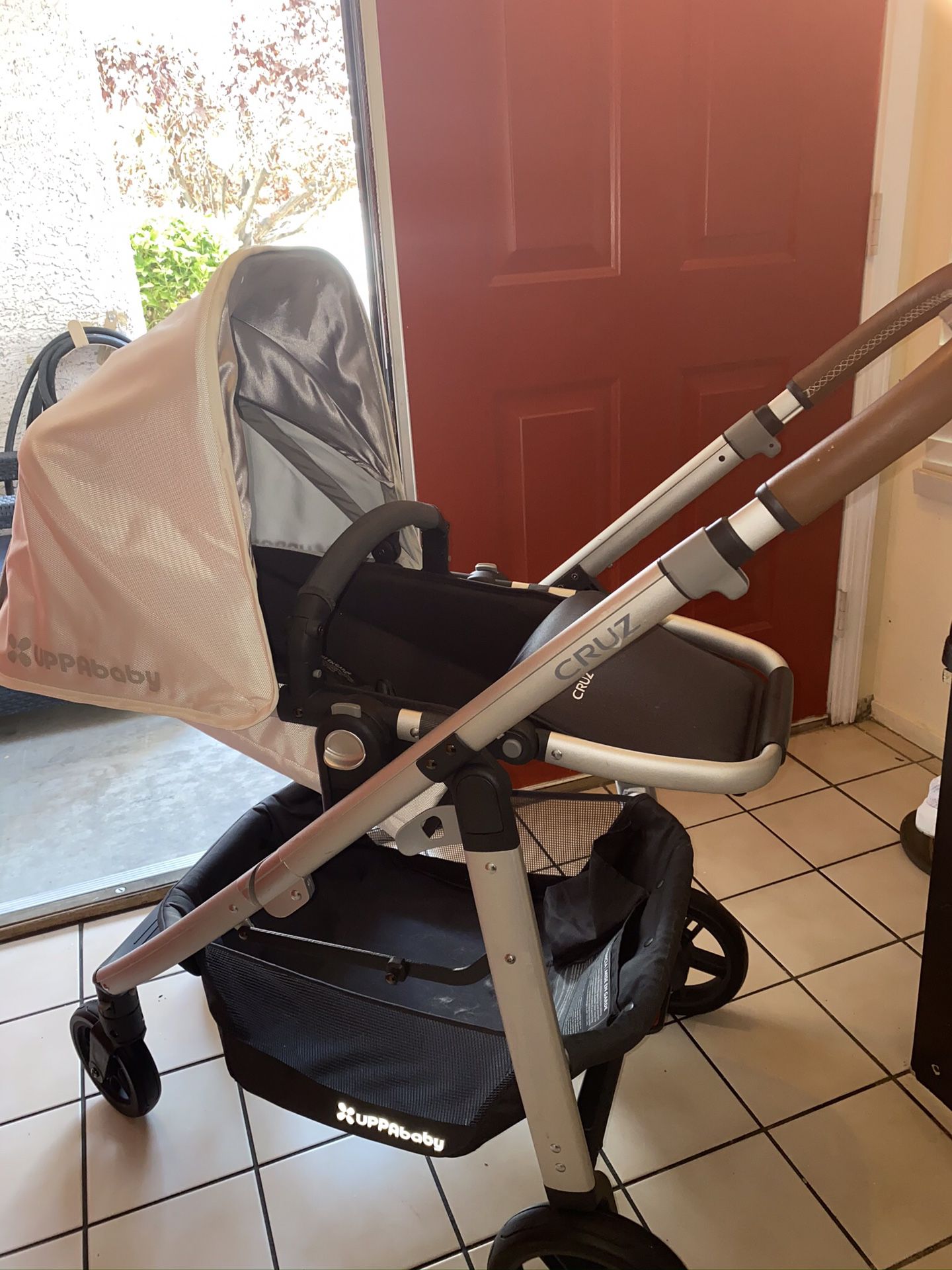 Uppbaby Cruz 2019 baby stroller. New excellent condition open box never used
