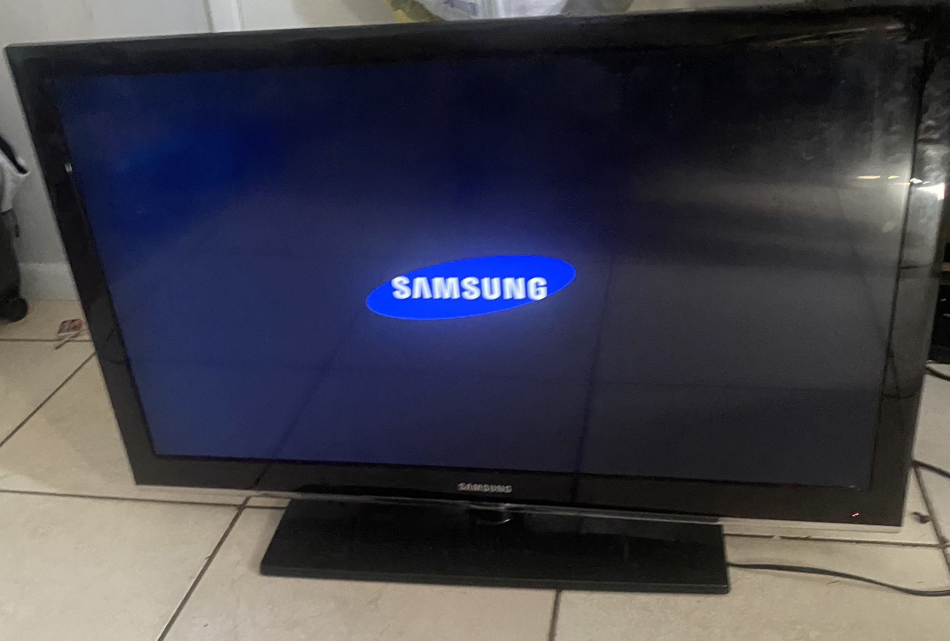 Samsung TV 50’ In.. SEND OFFERS