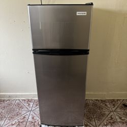 Fridge / Mini Fridge 