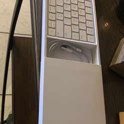 Apple Keyboard