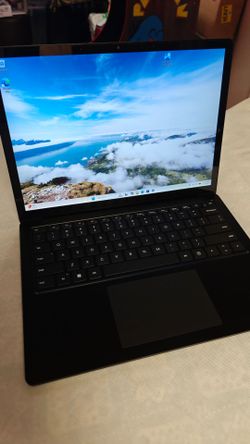 Microsoft Surface Laptop 5 13.5 inch 2k Touchscreen Intel i7-1265U 512 GB M.2 NVMe SSD