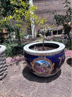 Vintage porcelain big flower pot, Romeo and Juliet