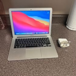 MacBook Air 13.3in i5 Laptop 4gb Ram 128GB SSD W/Lifetime Office