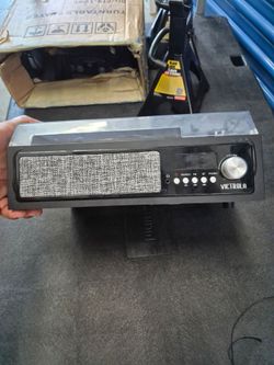 Victrola record player/bluetooth/radio