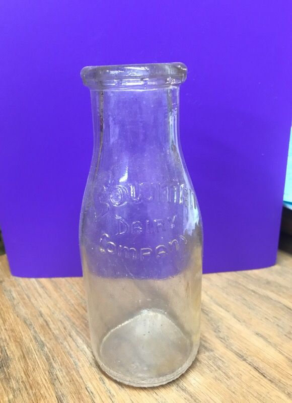 Antique 1 pint milk bottle, Bowman Dairy Co. Chicago, IL