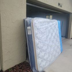 NEW QUEEN-SIZE PILLOW TOP MATTRESS AND BOX SPRING 💤