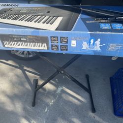 Yamaha PSR-E253 61-key Portable Keyboard - Electronic Keyboard