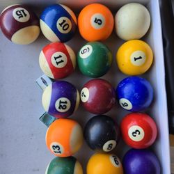 Bolas De Billar Som 2 Juegos Pero A Uno Le Falta El 15