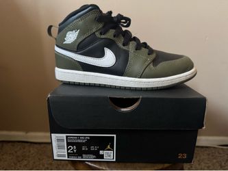 Jordan 1 MID size 2.5Y