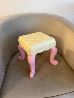Kids chair $2