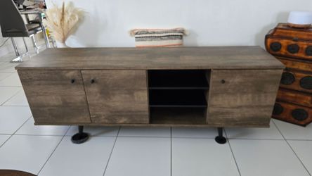 Midtown Concept Royale TV Stand