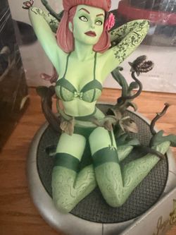 DC collectible Poison Ivy bombshell statue