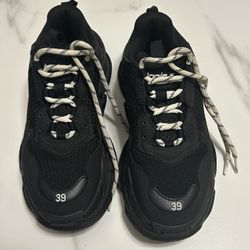 balenciagas (triple s)