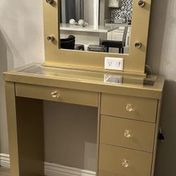 Vanity Desk With Mirror 