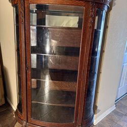 Antique Quarter-Sawn Oak Curved Glass China Cabinet / Curio – Ornate Carved Details