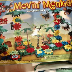 Learning Resources Gears! Movin’ Monkeys Building  Play Set