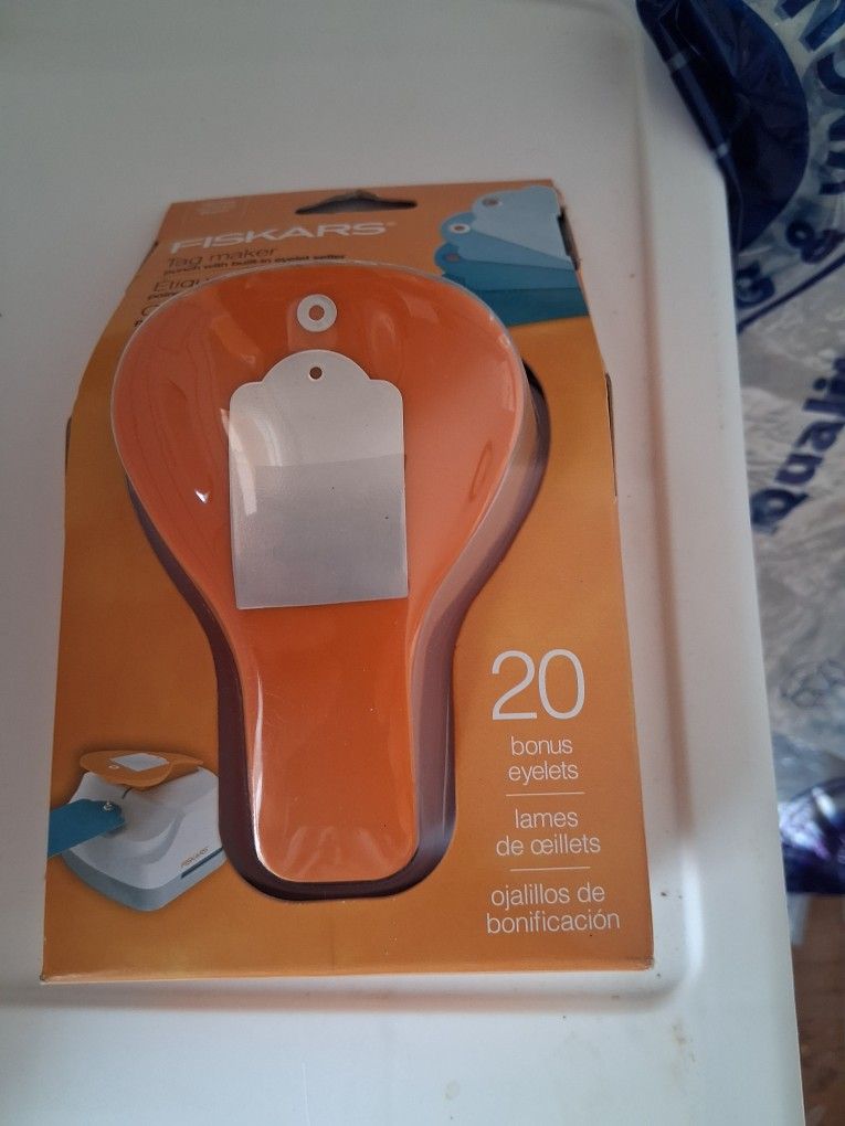 Fiskars Tag Maker
