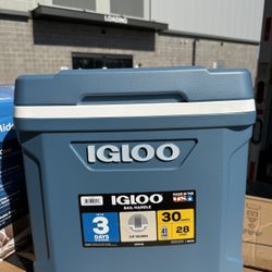 IGLOO 30Q Cooler Ice Blue