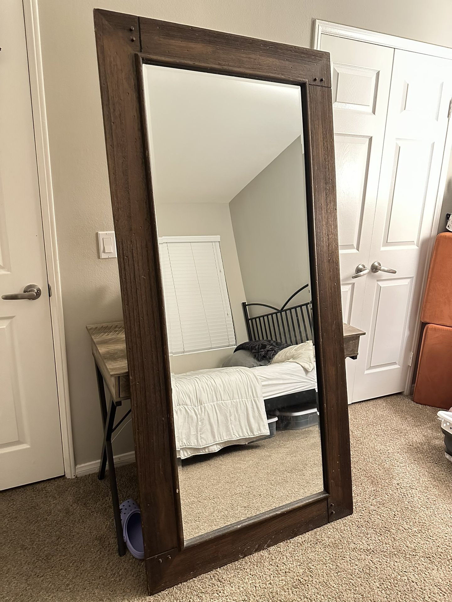 2. 9Gag Mirror Photo Sparks Viral Debate - 0wroalm