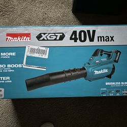 Makita XGT 40V Max Brushless Cordless Leaf Blower Kit (4.0Ah)brand New 