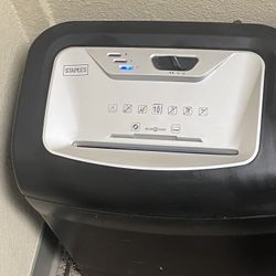 Staples Paper Shredder 