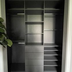 CLOSET DESIGN
WALK IN CLOSE
FREE ESTIMATE