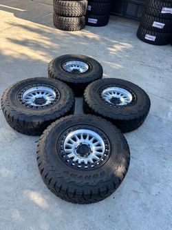 New KMC wheels 17x8.5 6 lugs 6x139.7 33 inch tires