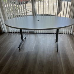 Large Oval Office / Conference Table