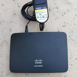 Cisco Linksys SE 2500 - 5 Port Gigabit Ethernet Switch  W/Adapter 
