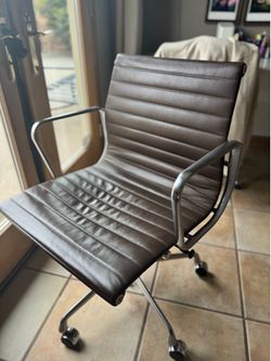 Eames Aluminum Group Chair