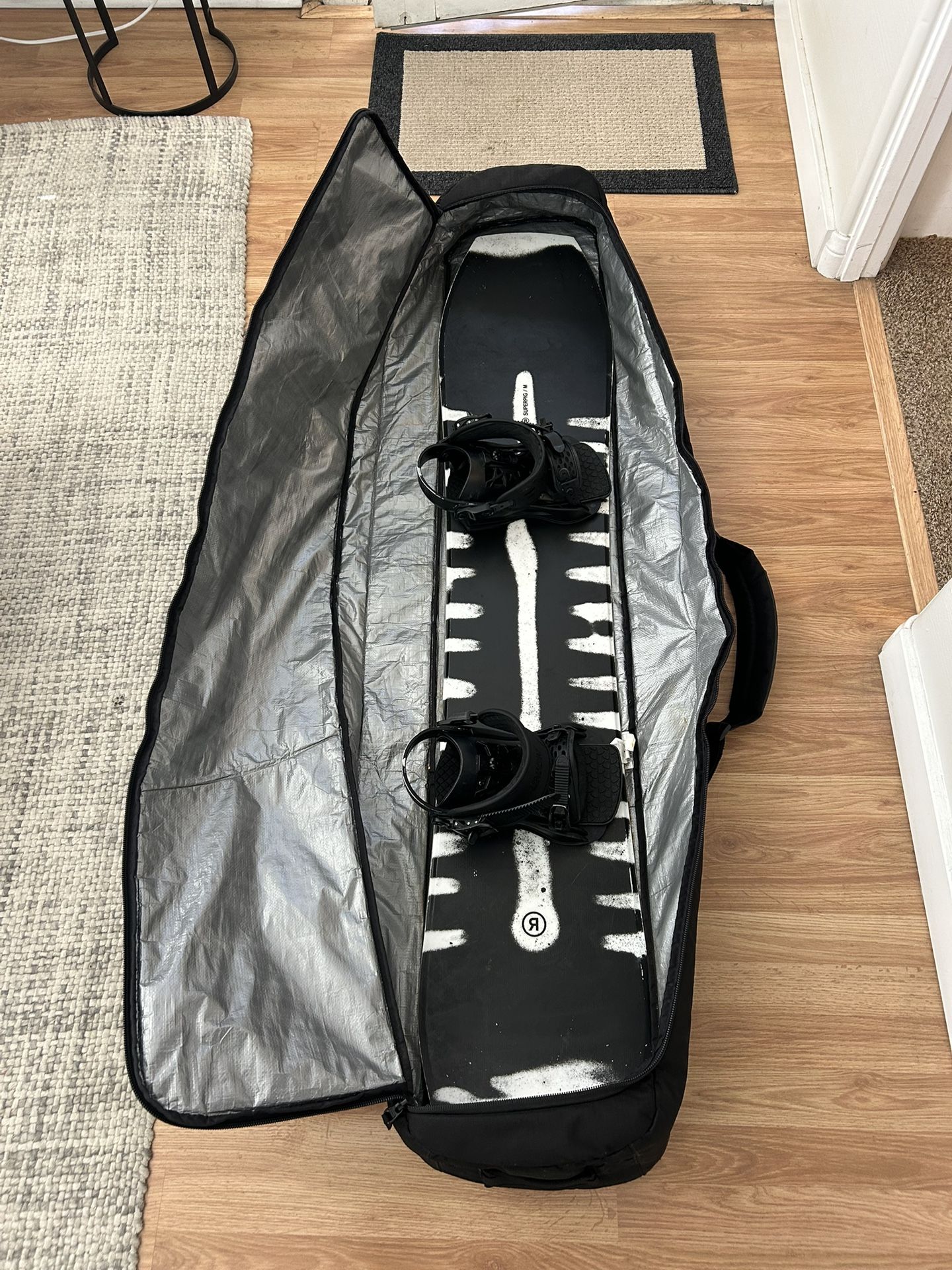 Ride Superpig 151 cm Snowboard, Union Flite Bindings, Dakine 165 cm Bag