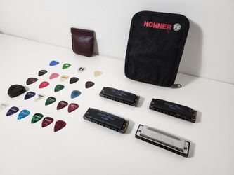 Lot of 4 Hohner Hot Metal Harmonica & Hohner Hoodoo Blue Harmonicas With Case & 24 Assorted Guitar Picks & Cases 