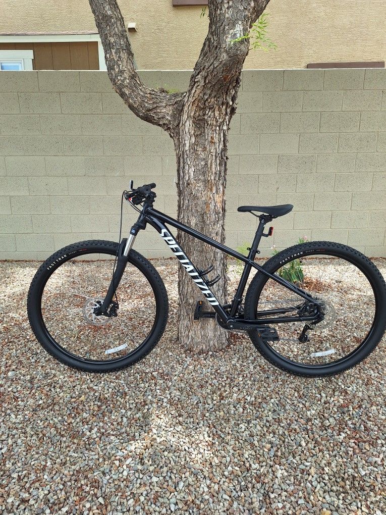 SPECIALIZED ROCKHOPPER SPORT 29 ER MOUNTAIN BIKE LIKE NEW ( CHECK MY OTHER BIKES)