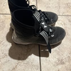 Under Armour Youth Football Cleats Size 5 