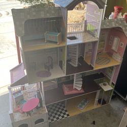 Large Doll House Comes With Little Peice Of Furniture For Dolls 