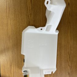 International 4000 Series Windshield Washer Tank 