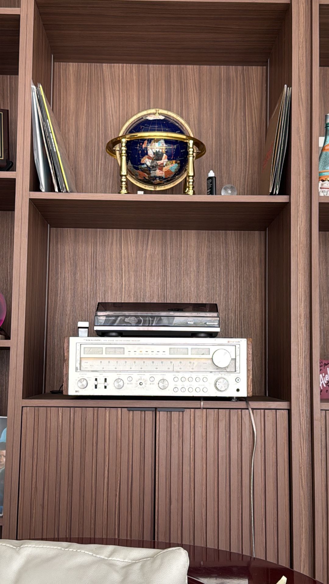 Realistic STA-2100D Monster AM/FM Stereo Receiver + Wood Cabinet