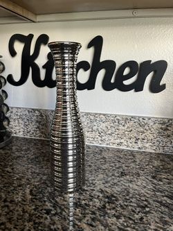 🌟 Modern Chrome Vase - Excellent Condition! 🌟