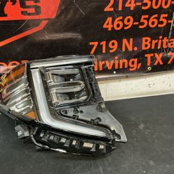 GMC SIERRA 1500 RH HEADLIGHT 2022-2025 OEM