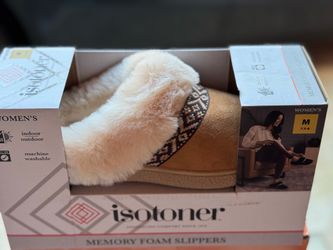 Isotoner Women's Memory Foam Slippers Size M