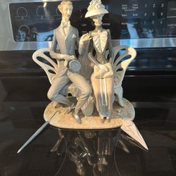 RETIRED LLADRO “ LOVERS IN THE PARK “ # 1274