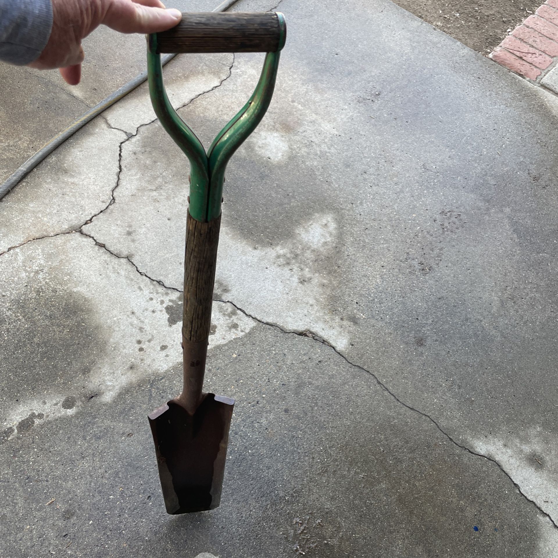 Vintage D Handle Trenching/Sprinkler Shovel 