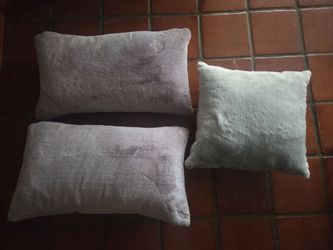 Set of 3 Grey Pillows