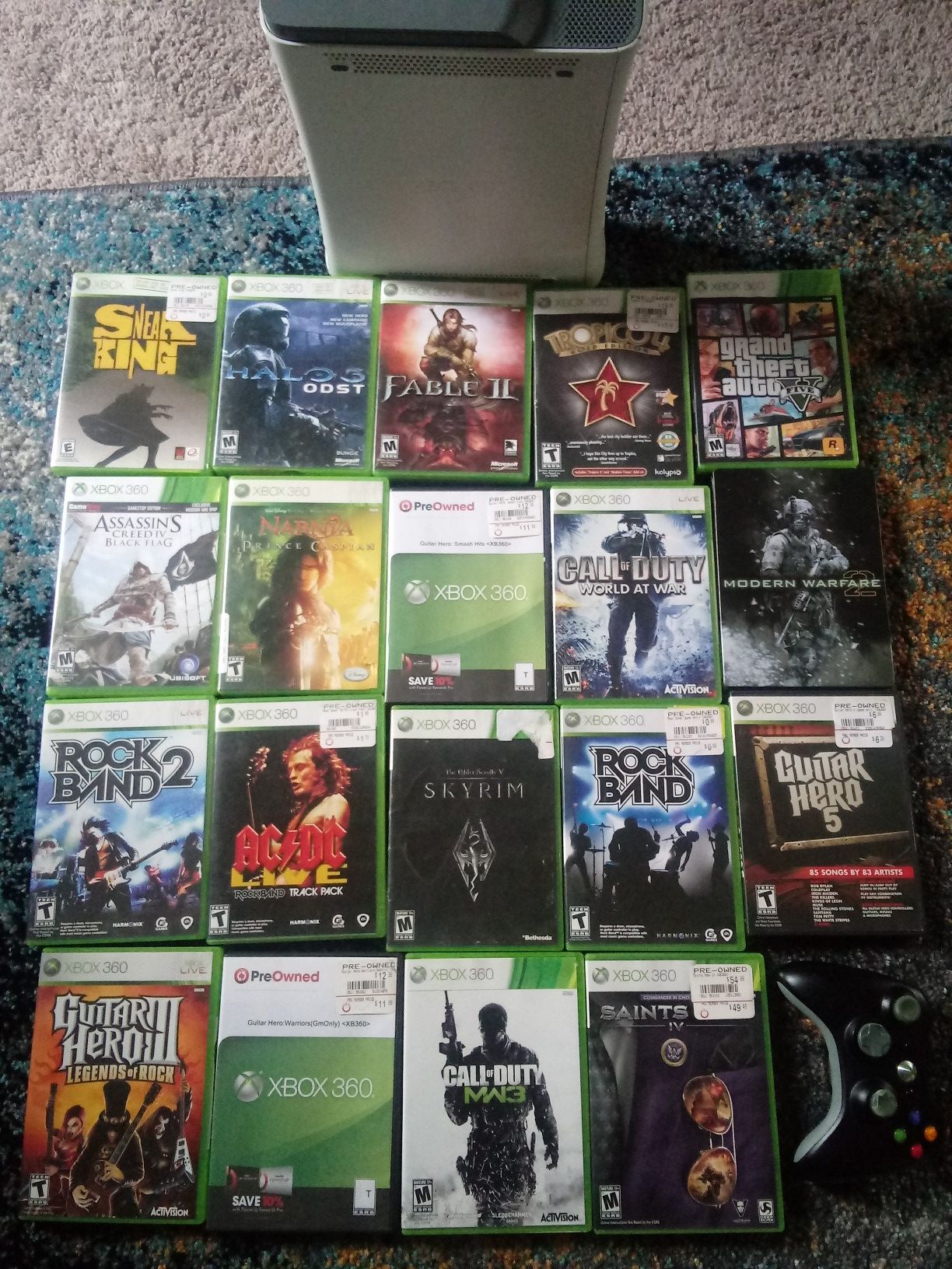 Xbox 360 and 19 games w/ controller!
