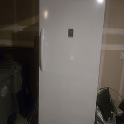 22 Sq Ft Freezer/refrigerator