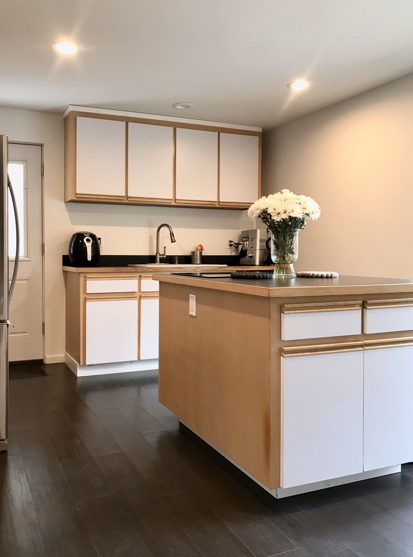 KITCHEN CABINETS + COUNTERTOPS