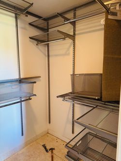 Walk-in wire organizer rods and shelving system